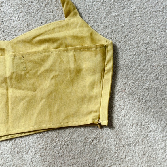 Cropped Halter Top - Picture 4 of 6